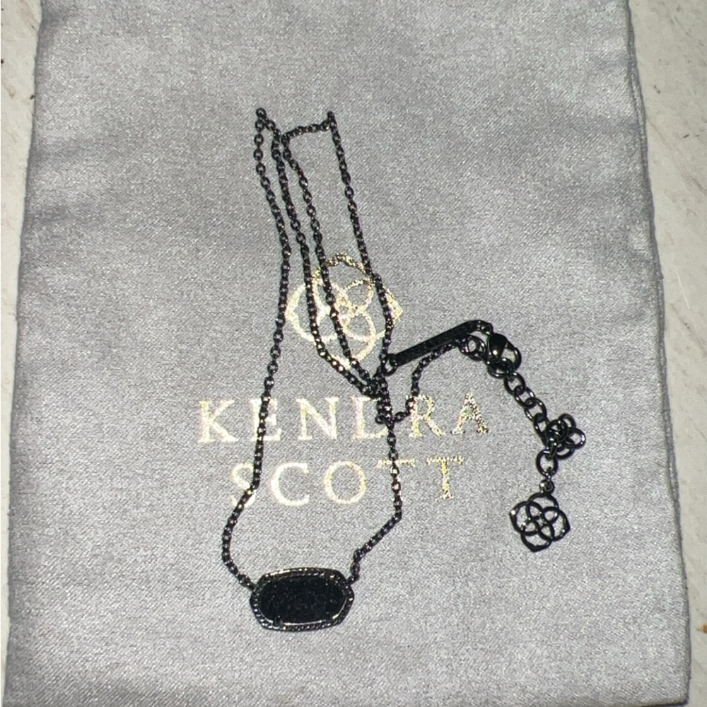 Kendra Scott- Elisa Pendant Necklace in black drusy